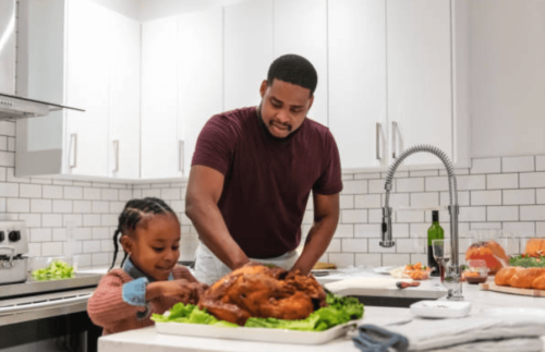 how to host a family thanksgiving dinner as a single parent 